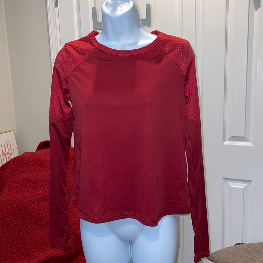 Women's Champion red long sleeved lightweight crop waisted athletic top, sz XS